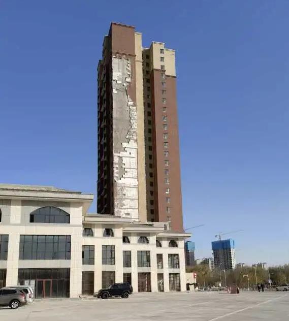 �y��һ�ߌӽ�����ʮ���≦���،ӳ�Ƭ������⋯�^��ϵ�Σ�C�Εr��